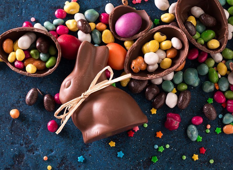 عيد الفصح الشوكولاته الأرنب والحلوى'