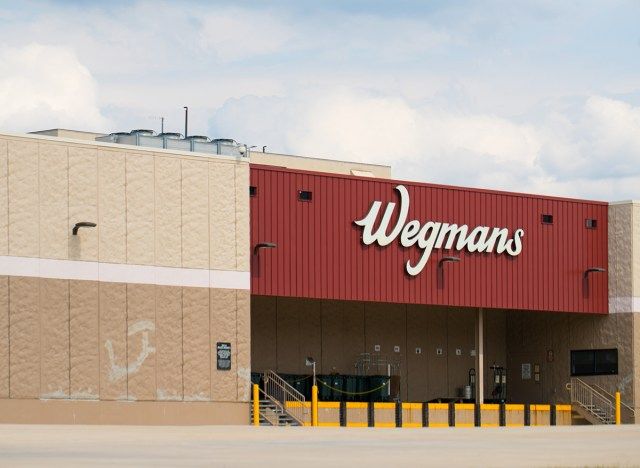 علامة متجر wegmans الأمامية'