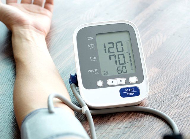 جهاز قياس ضغط الدم'