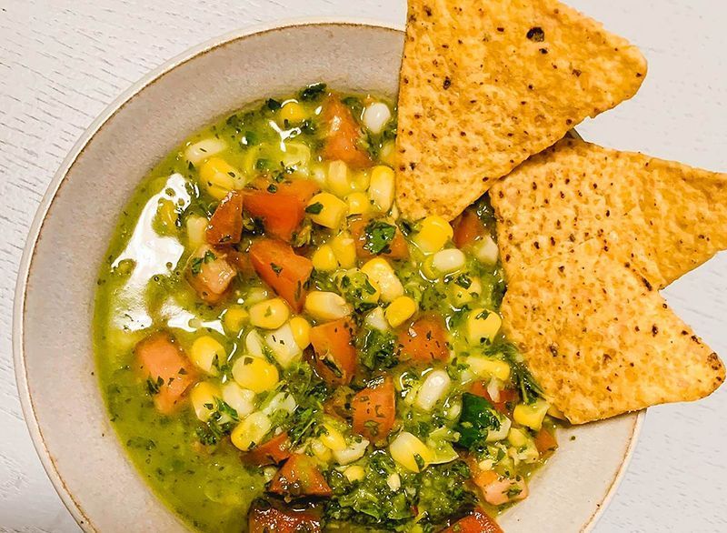 الذرة الطماطم chimichurri الصلصا'