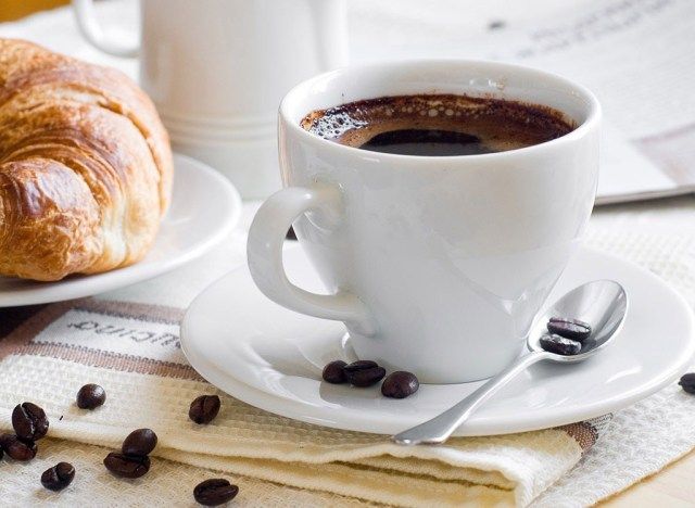 القهوة السوداء - أفضل الأطعمة لصحة الأمعاء'