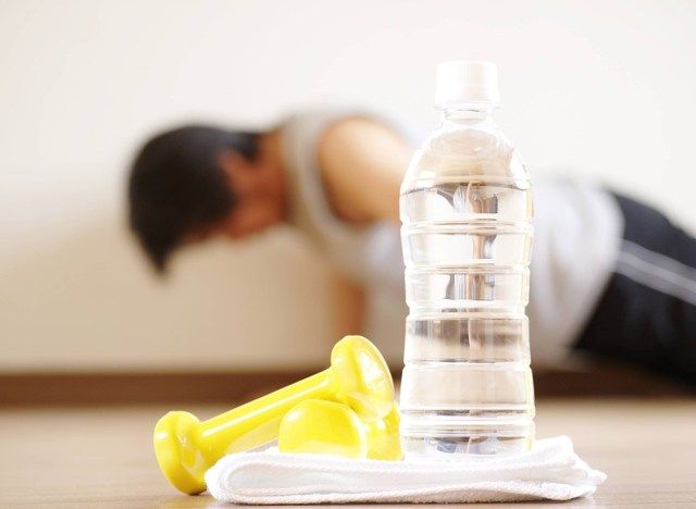 فقدان الوزن زجاجة ماء الألفية'