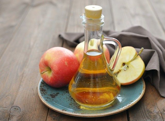 خل التفاح - أفضل الأطعمة لصحة الأمعاء'