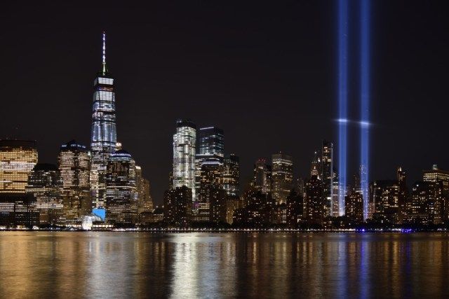 يهيمن النصب التذكاري المؤقت لأحداث 11 سبتمبر في مانهاتن السفلى على أفق المدينة'