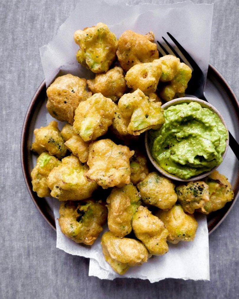 Vegan Broccoli bouquets with avocado cream